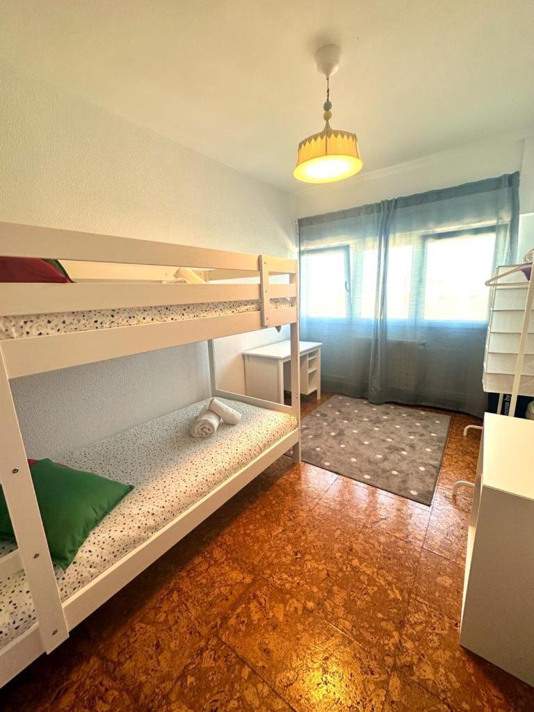 Apartamento Soleado Para 8 Personas En Santona Luaran gambar