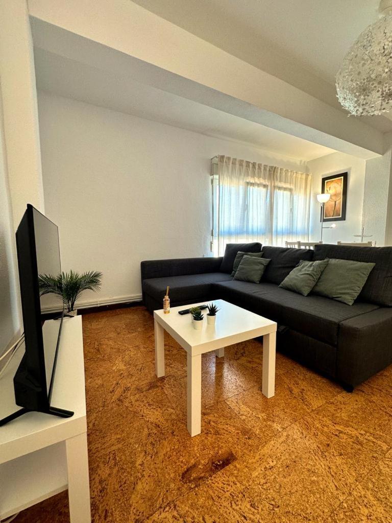 Apartamento Soleado Para 8 Personas En Santona Luaran gambar