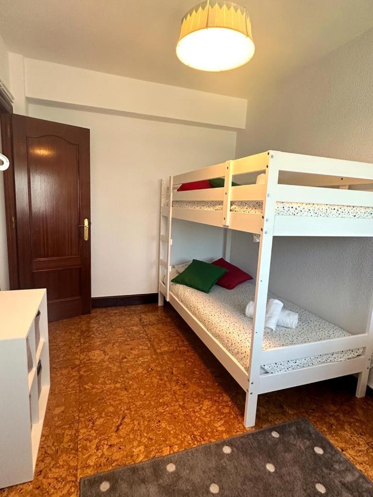 Apartamento Soleado Para 8 Personas En Santona Luaran gambar