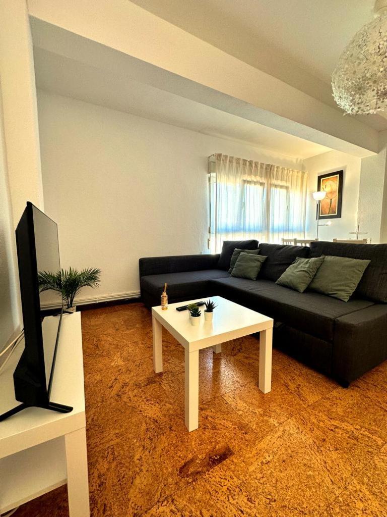 Apartamento Soleado Para 8 Personas En Santona Luaran gambar