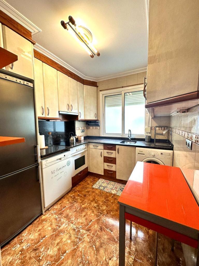 Apartamento Soleado Para 8 Personas En Santona Bilik gambar